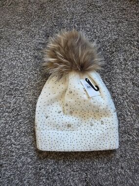 Cream Knit Pom Toque with Faux Fur Pom